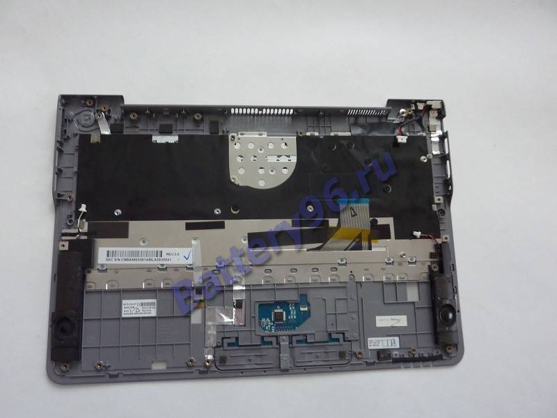 Верхняя панель ( топкейс ) с клавиатурой для ноутбука Samsung NP530U3B 104-195-116354-116354